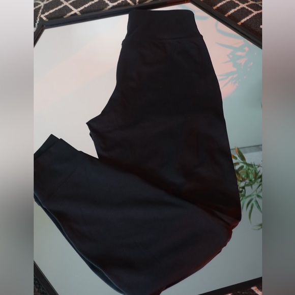 Under Armour Loose Fit Black Jogger Women’s Pants Size Small - Picture 7 of 7